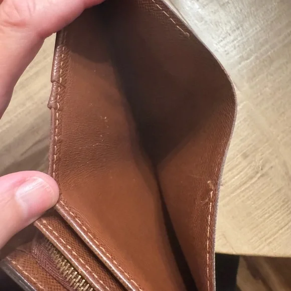 Louis Vuitton
Monogram Canvas
Porte Monnaie Billets Tresor Wallet EUC Vintage - Picture 9 of 10